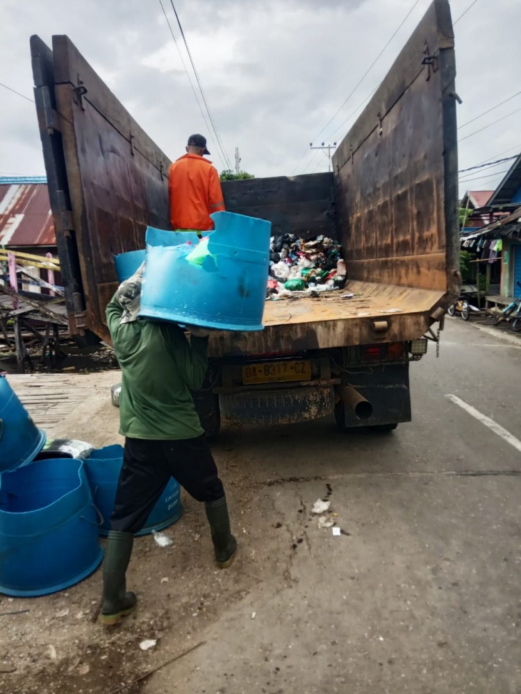 PENGELOLAAN SAMPAH BULAN APRIL TAHUN 2025
